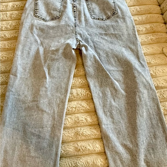 Pearl Studded High-Waisted Straight Leg Jeans – Size L - Picture 2 of 6